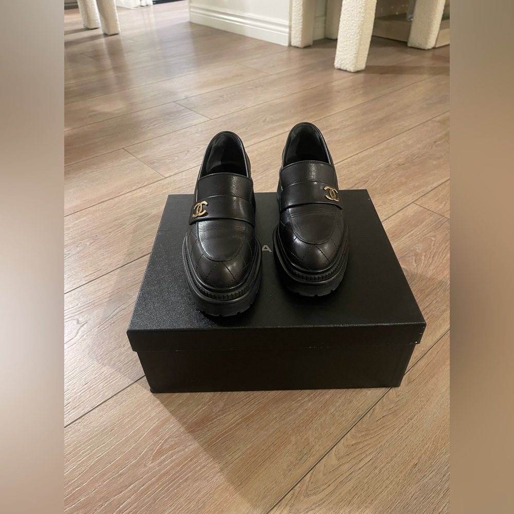Chanel Black Leather Loafers 37.5 - Picture 2 of 6